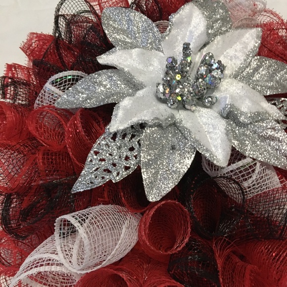 Red dots wreath - Picture 3 of 5